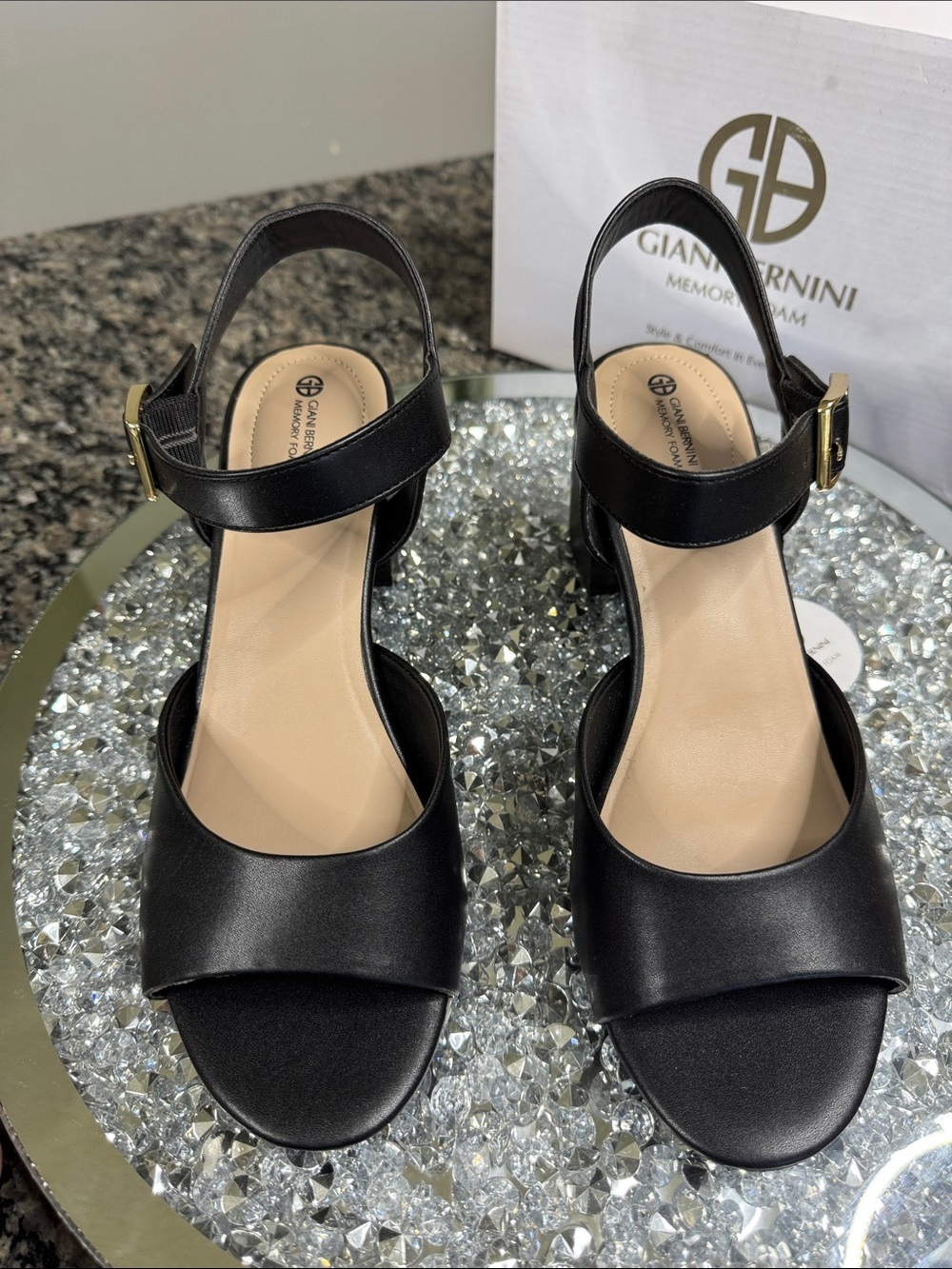 Giani Bernini Black Leather Block Heel Sandals with Gold Buckle NEW 9.5 - Picture 3 of 11